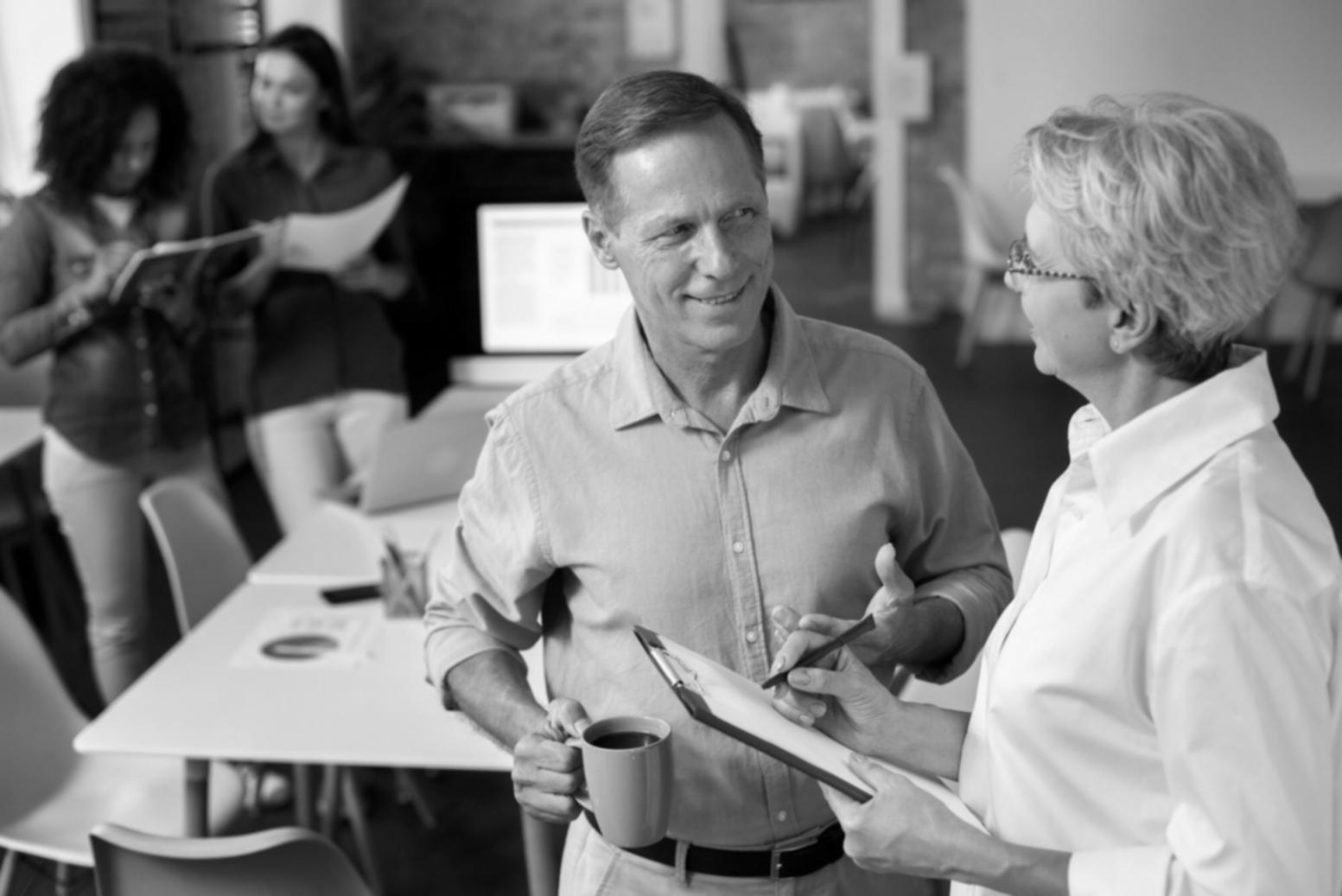 Environnement professionnel moderne pour formation en leadership financier